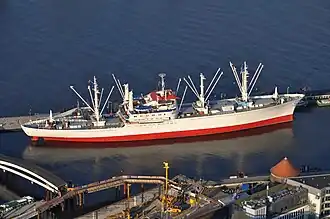 Cap San Diego aan de kade in Hamburg