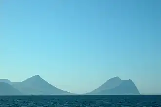 Kaap Enniberg (rechts)