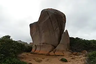 Verspreid liggende rotsformaties