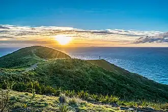 De vuurtoren van Cape Reinga bij zonsondergang