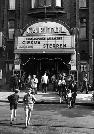 Capitol bioscoop aan de Nieuwe Binnenweg te Rotterdam (1954).