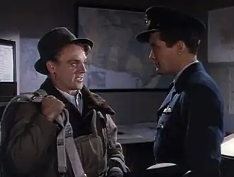 James Cagney en Dennis Morgan in Captains of the Clouds