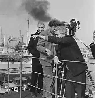 Carel Kneulman, Eddy van der Enden en Joris Ivens tijdens opname in de Rotterdamse haven in 1965.[1]