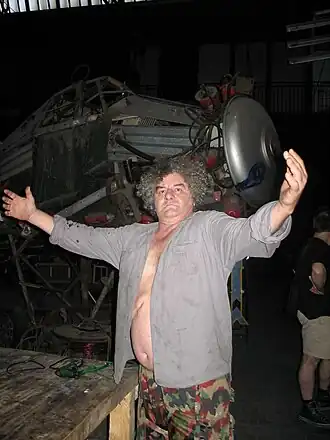 Carlos Regazzoni in zijn werkruimte in de Halle Pajol in Parijs, juli 2005