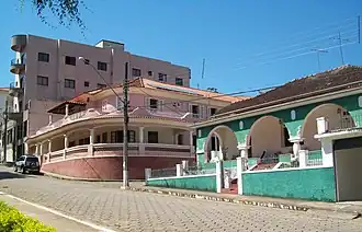 Huizen aan de straat rua Padre Cardoso in het centrum van Carmo de Minas