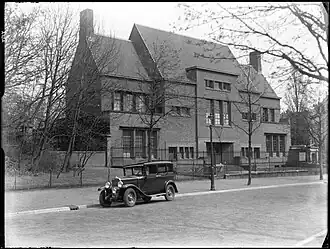 Het museumgebouw rond 1932