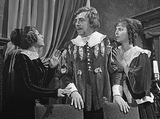 V.l.n.r. Caro van Eijck, (mevrouw Musch), Coen Flink (ritmeester Buat) en Sigrid Koetse (Elisabeth Musch) in tv-feuilleton Ritmeester Buat (29 augustus 1968)