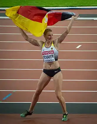 Carolin Schäfer viert haar zilveren medaille op de WK van 2017, Londen.
