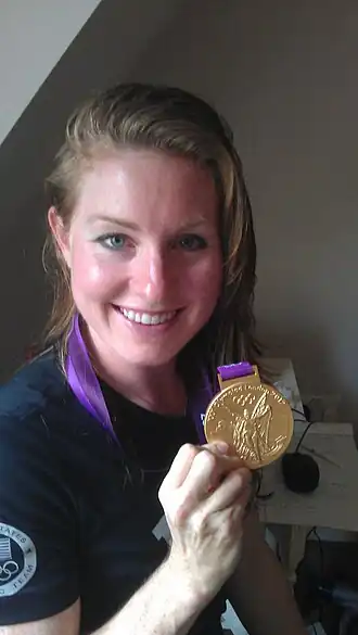 Lind met haar gouden medaille in 2012