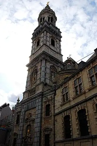 De toren aan de achterzijde