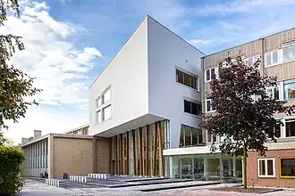 De ingang van de school (2018)