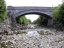 Carrownagowerbrug, Cong. Het leeglopende kanaal tussen Lough Corrib en Lough Mask