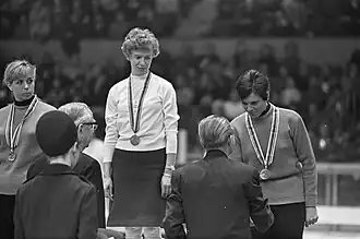 Het podium van de 1500 m: Carry Geijssen, Kaija Mustonen, Stien Kaiser