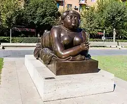 "Mujer Fumando un Cigarrillo" van Fernando Botero