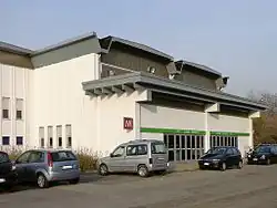 De ingang van het station