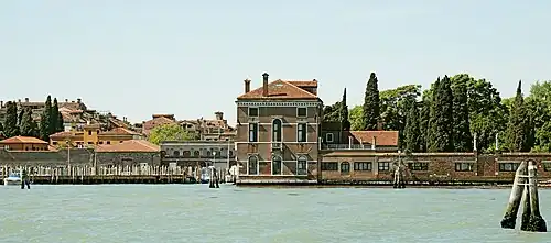 Het Casino degli Spiriti en de tuin van het Palazzo Contarini dal Zaffo.