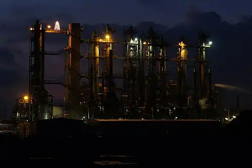 De Rütgers Chemicals-fabriek in kerstsfeer