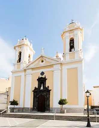 De voorkant van Maria-Tenhemelopnemingskathedraal in Ceuta
