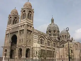 Cathédrale de la Major de Marseille met rechts een deel van de oude kerk