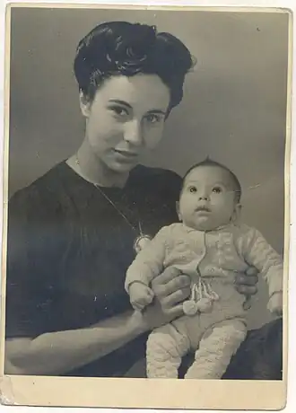 Catharina en haar zoon Clarence Kamp Westerbork, 1943