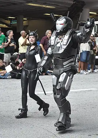 Persoon gekleed als War Machine