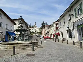 Centrum met (op de achtergrond) gemeentehuis