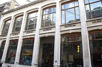 Voorgevel van de voormalige Magasins Waucquez