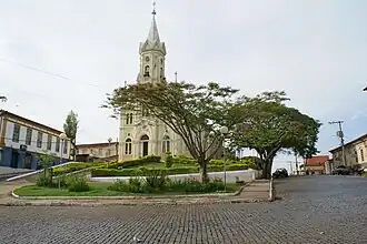 Katholieke kerk Nossa Senhora das Brotas in het centrum van Entre Rios de Minas