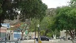 De hoofdstraat Av. Joaquim Antunes in Pedra Azul