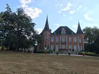 Het château du Boucheron, gemeentehuis van Bosmie-l'Aiguille