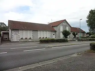 Gemeentehuis en school