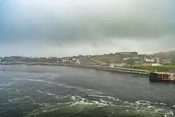 Bebouwing aan de westzijde van de inham