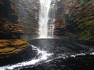 De waterval Cachoeira do Buracão in Chapada Diamantina in de gemeente Ibicoara