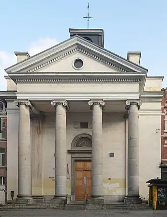 Voorgevel in de stijl van een Minervatempel