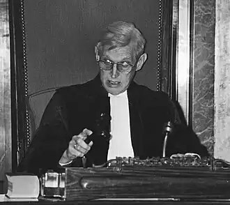 Mr. C.M.J.A Moons als president van de Hoge Raad bij uitspraak in de zaak Pieter Menten (1981)