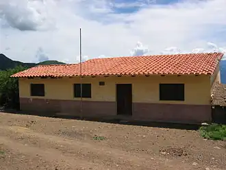 Het schoolgebouw van La Higuera, nu het museum over Che Guevara - Museo Comunal "La Higuera" (Foto:2003)
