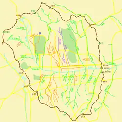 Detailkaart met de muur en poorten