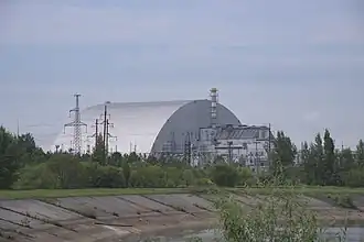 De sarcofaag New Safe Confinement met de vierde reactor