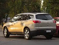 De achterzijde van het voertuig.