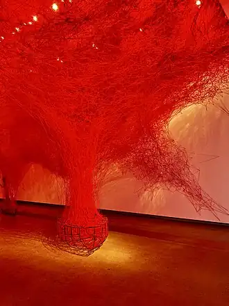 Chiharu Shiota - Uncertain Journey op de tentoonstelling The Soul Trembles in GOMA Brisbane