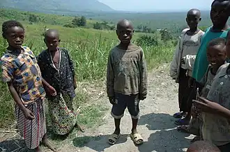 Kinderen in het Nationaal park Virunga, waarin FDLR-milities zich bewegen.