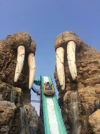 De afdaling tussen de twee walrusrotsformaties