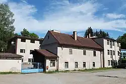 Bedrijfspand in het dorp (2018)