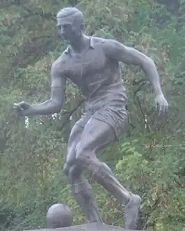 Standbeeld bij het Givi Tsjochelistadion in Telavi