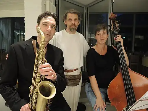 Chris Joris (midden) tijdens een jazz-optreden in Elewijt Center