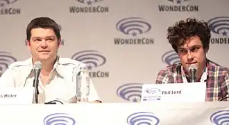 Miller (links) en Lord tijdens WonderCon (2015).