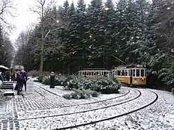 Tramstel KS 327 + 1321 bij de verkoop van kerstbomen te Eilers Eg.
