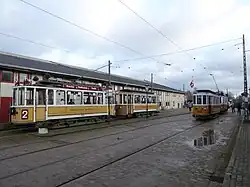 Tramstellen 275 + 1253 en 327 + 1321 voor de remise; 12 december 2005.