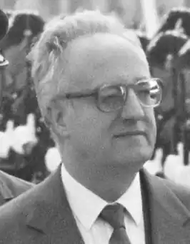 Sartzetakis in 1989