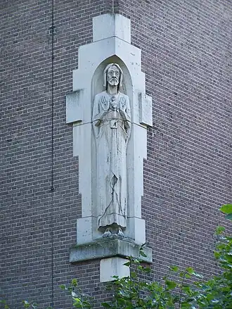 Heilig Hartbeeld van de hand van Mengelberg op de hoek van de voormalige Heilig Hartkerk in Oudwijk, Utrecht (1929)